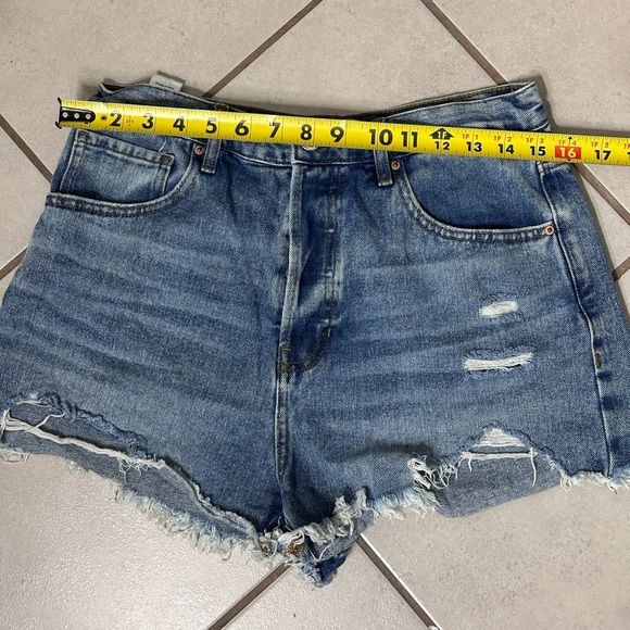 Pacsun Women Denim Ripped Vintage High Rise Shorts size 29. - Picture 9 of 9